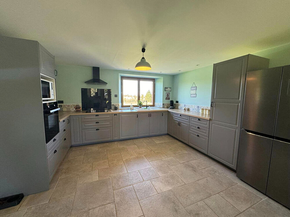 Vente Maison CREUSE - Conversion de grange exceptionnelle, rénovée avec des prestations haut de gamme, avec piscine et deux granges. Saint priest la plaine