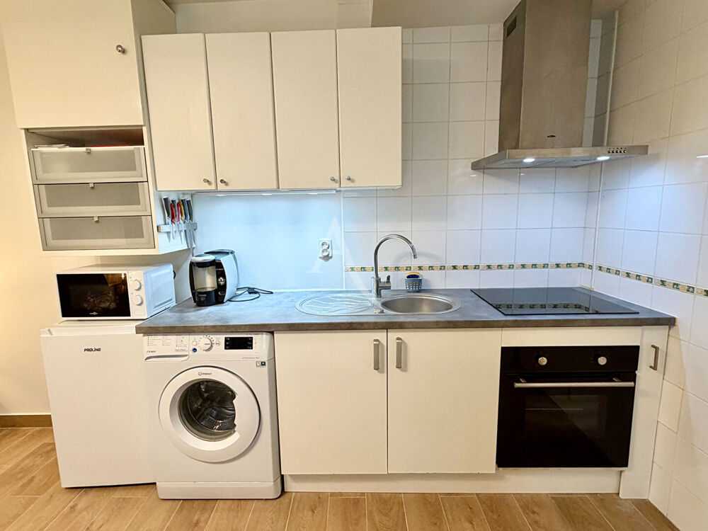 Location Appartement Appartement Versailles Place du MAarch� 2 pi�ces 34 m2 Location meubl� au calme Versailles