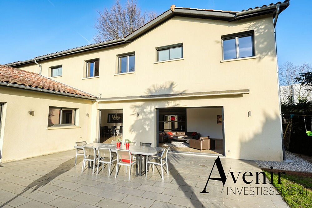 Vente Maison Ecully - Maison 7 pièces 300 m2 + 125 m2 sous sol - piscine Ecully