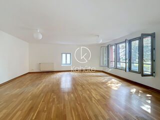 Vente Appartement Appartement rénové, Collonges Au Mont D'Or 4 pièce(s) 133m2, 2 places de stationnement, copropriété avec parc arboré et piscine Collonges au mont d or