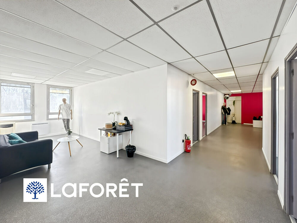   Bureaux Ris Orangis 209.62 m2, proche Tramway 