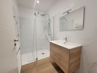  Maison à louer 6 pièces 182 m²