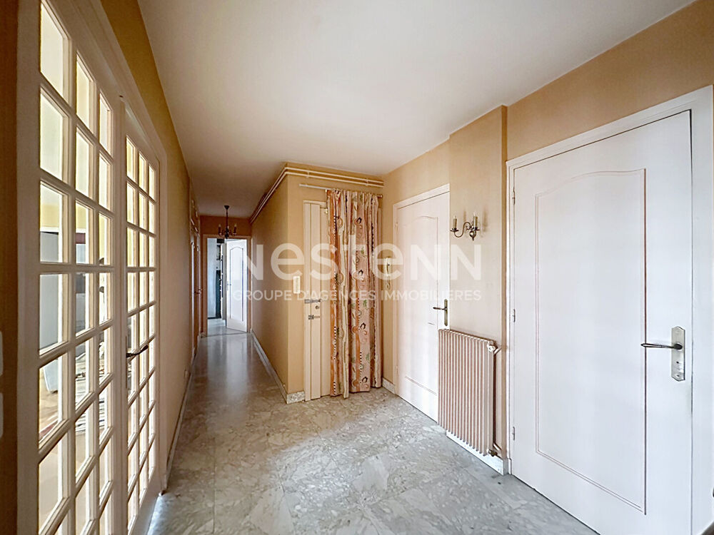 Vente Appartement Appartement 5 pièces 3 chambres avec grand balcon cave et parking - 69500 BRON Bron