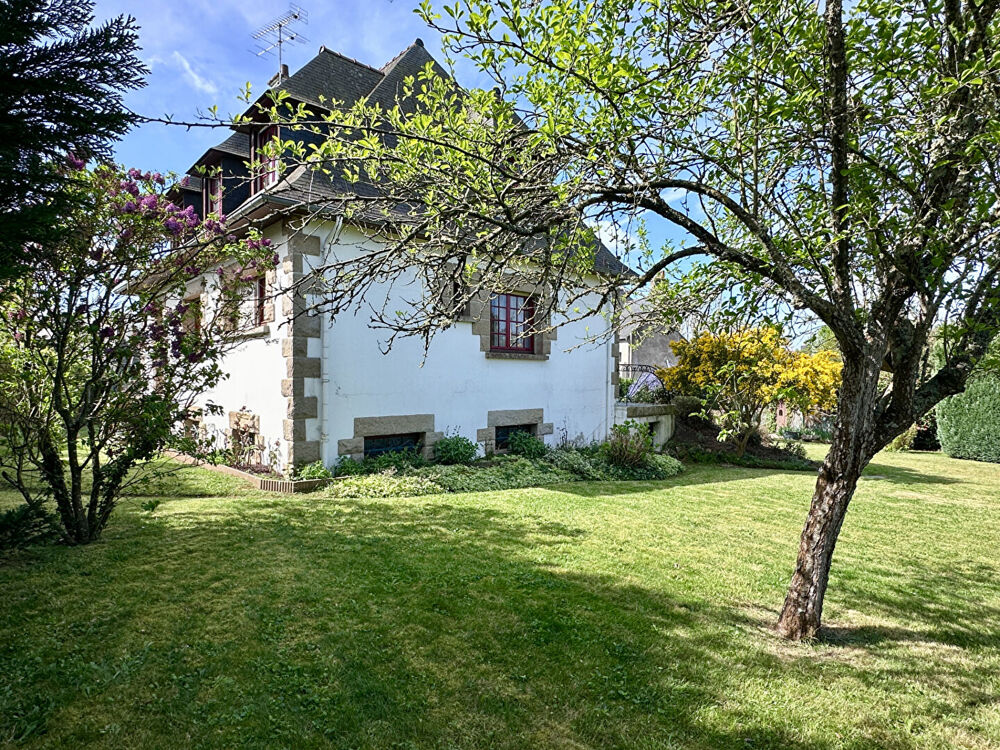 Maison individuelle sur grand terrain paysagé à Saint Servan