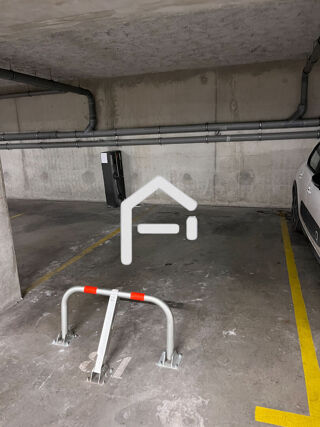  Parking / Garage à louer 1 pièce 