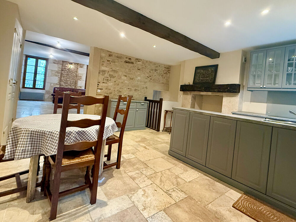 LOT-Puy-l'Évêque-Maison de village restaurée avec 3 chambres et un studio à rénover