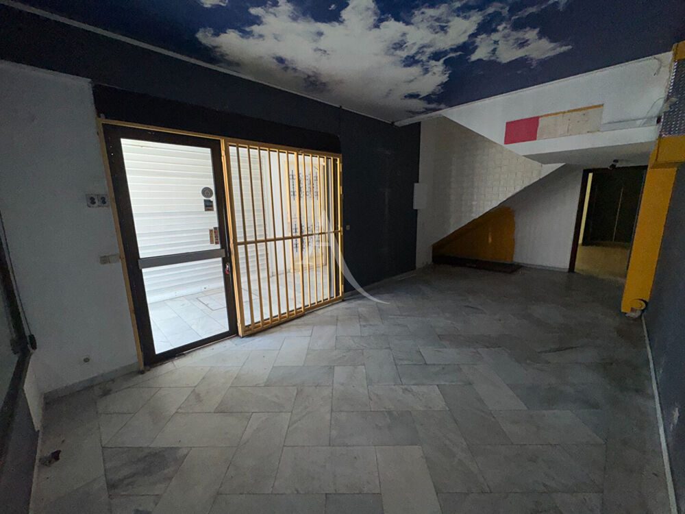   Local commercial avec vitrine sur CAYENNE - rue l'allouette 