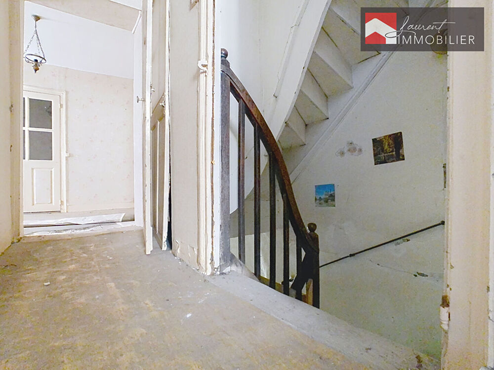 Cuisery - Maison de ville à rénover - Fort potentiel d'investissement !