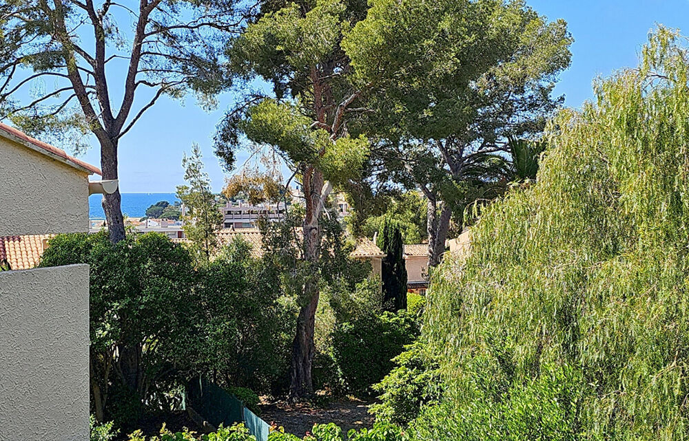 CARQUEIRANNE, T4 duplex dernier étage de 131.73 m² en surface utile