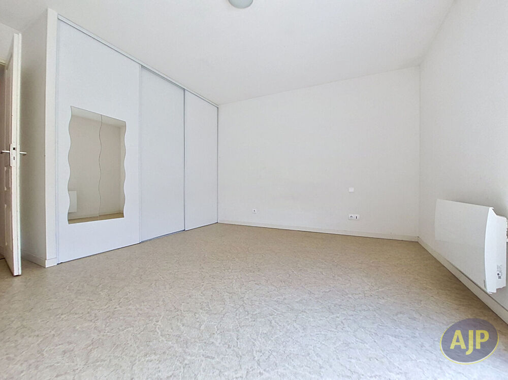 À Vendre, Charmante maison 47 m²au Bourg-sous-la-Roche, La Roche-sur-Yon