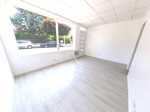 Local commercial Vaires-sur-Marne 45,88 m² 1250 77360 Vaires sur marne