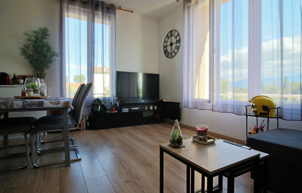 Location Appartement À louer : Appartement de 2 pièces à Elne, idéal pour les amateurs de soleil et de croissants ! Elne