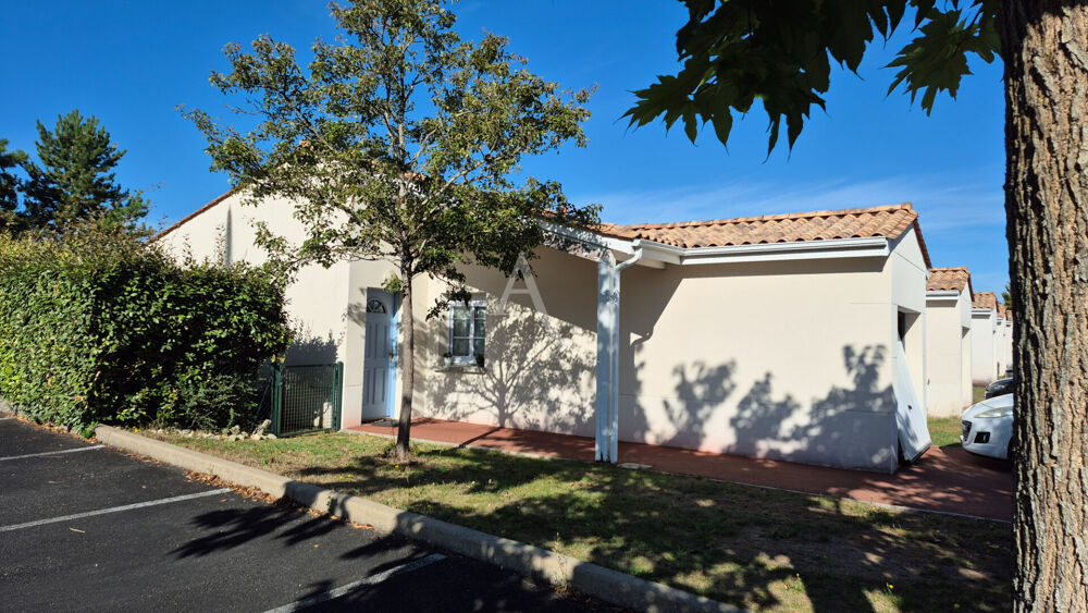 Maison de plain pied à Ternant avec une piscine privative pour résident