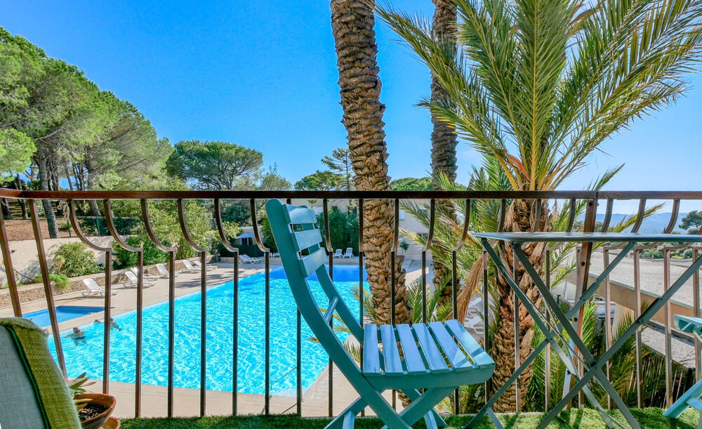 Vente Appartement LE LAVANDOU -  T2 RENOVÉ - DERNIER ETAGE - BALCON - PISCINE  - PARKING PRIVATIF Le lavandou