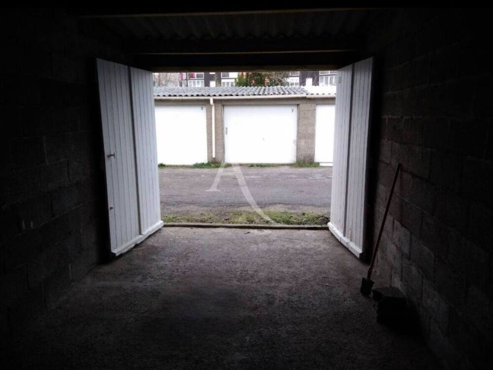 Vente Parking/Garage LA ROCHE SUR YON Parking / box A VENDRE EXCLUSIVITE AMANDA La roche sur yon
