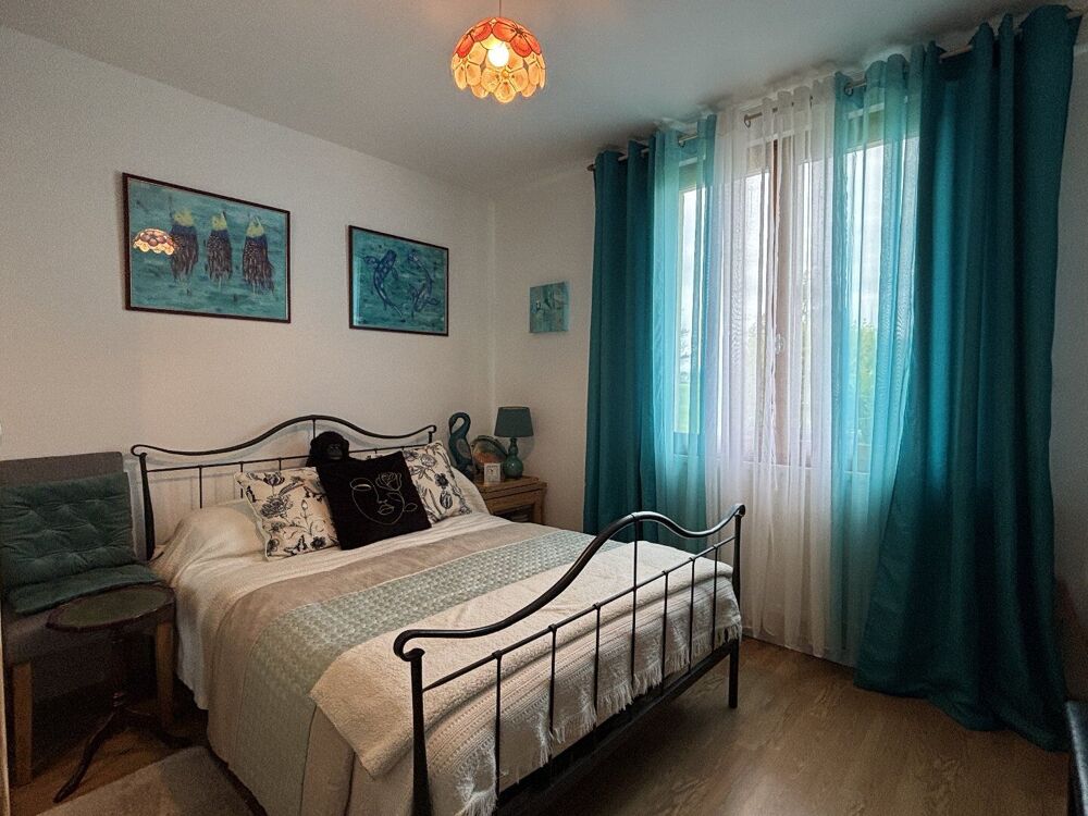 Vente Maison Maison de trois chambres avec grand jardin, garage, dépendance et superbes vues Chatain