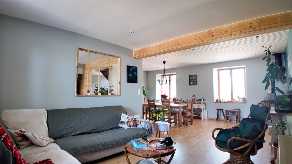 Vente Maison NISTÈRE: Pleyben. Ancienne école de 240 m² avec 6 chambres, jardin et garage. Pleyben