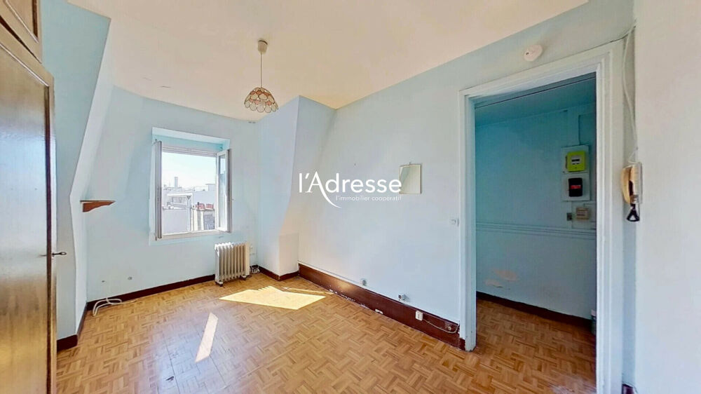 Studio ensoleillé en dernier étage sans vis-à-vis - Rue Cambronne (Paris 15e)