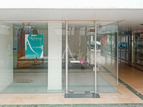 A Challans, local commercial de 25.94 m&sup2; 367 85300 Challans