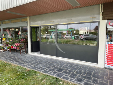 Local commercial -professionnel Fontenay Le Comte 52.27 m2 850 85200 Fontenay le comte