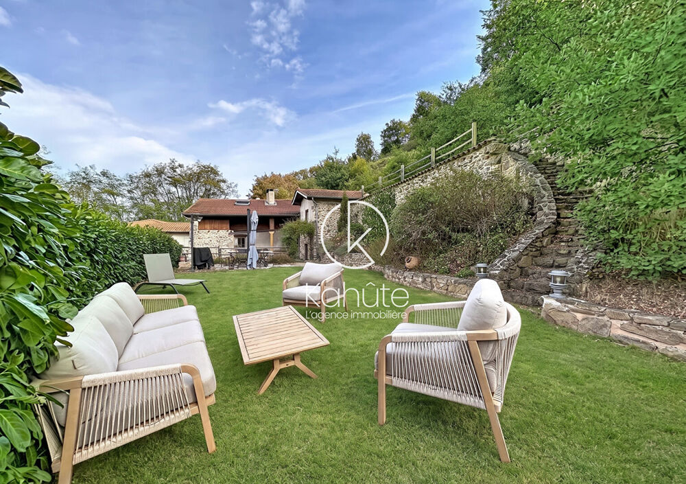 Vente Maison Demeure de charme située sur la commune de Courzieu à 15 min de l'Arbresle, 7 pièce(s) 200 m2, 5ha de terrain, garage, caveau et Vaugneray