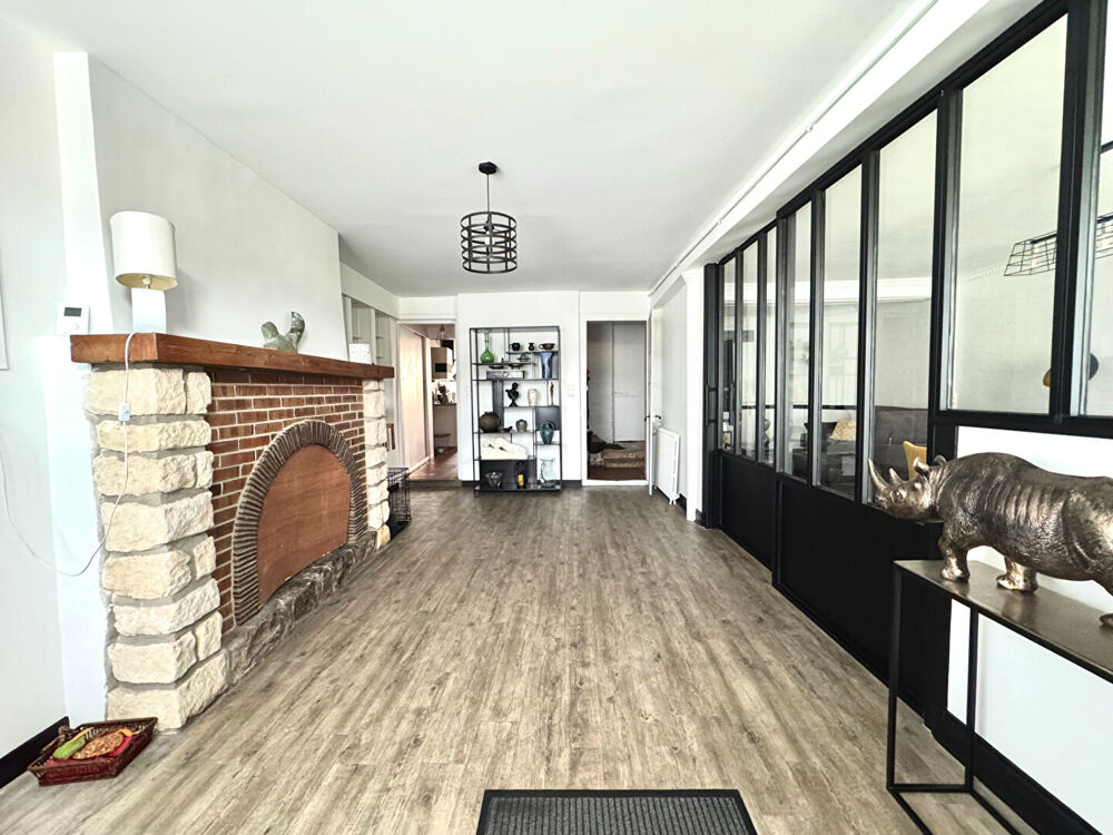 À VENDRE ! MAISON DE VILLE SPACIEUSE À 15 MINUTES DE VERNEUIL SUR AVRE AVEC COUR