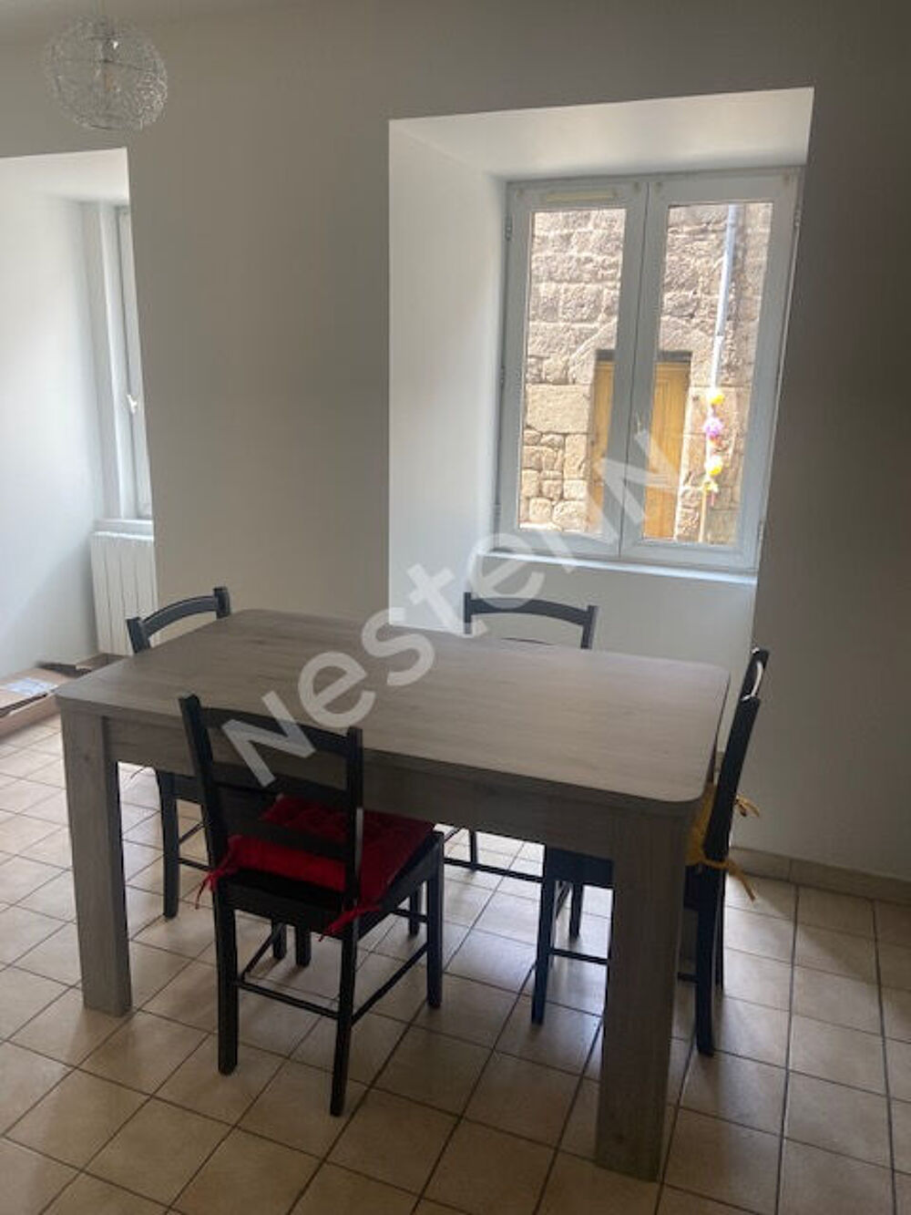 Appartement 2 pièces au rez-de-chaussée avec cave en centre ville de Tence