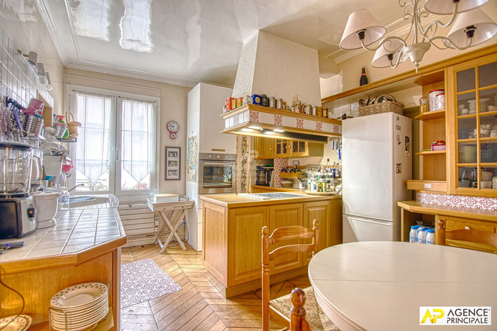 Vente Appartement Versailles Notre-Dame Paroisse Appartement 3 pièces 71.32 m² au sol situé au 2ème étage avec cave Versailles