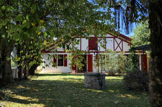 Vente Maison Une ferme de 1859, ses 4 600 m² de parc et sa piscine Pey