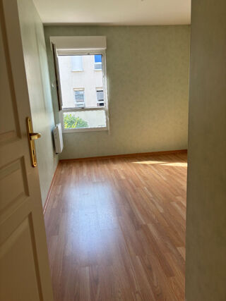  Appartement à louer 3 pièces 66 m²