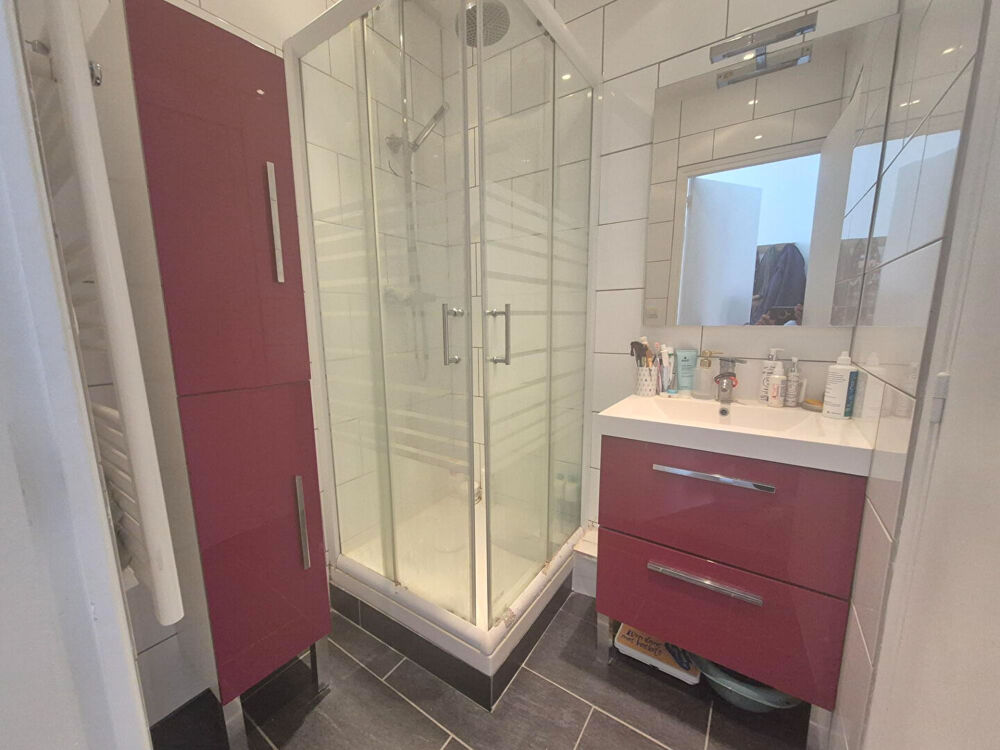 APPARTEMENT AVEC UNE CHAMBRE ET UN PARKING