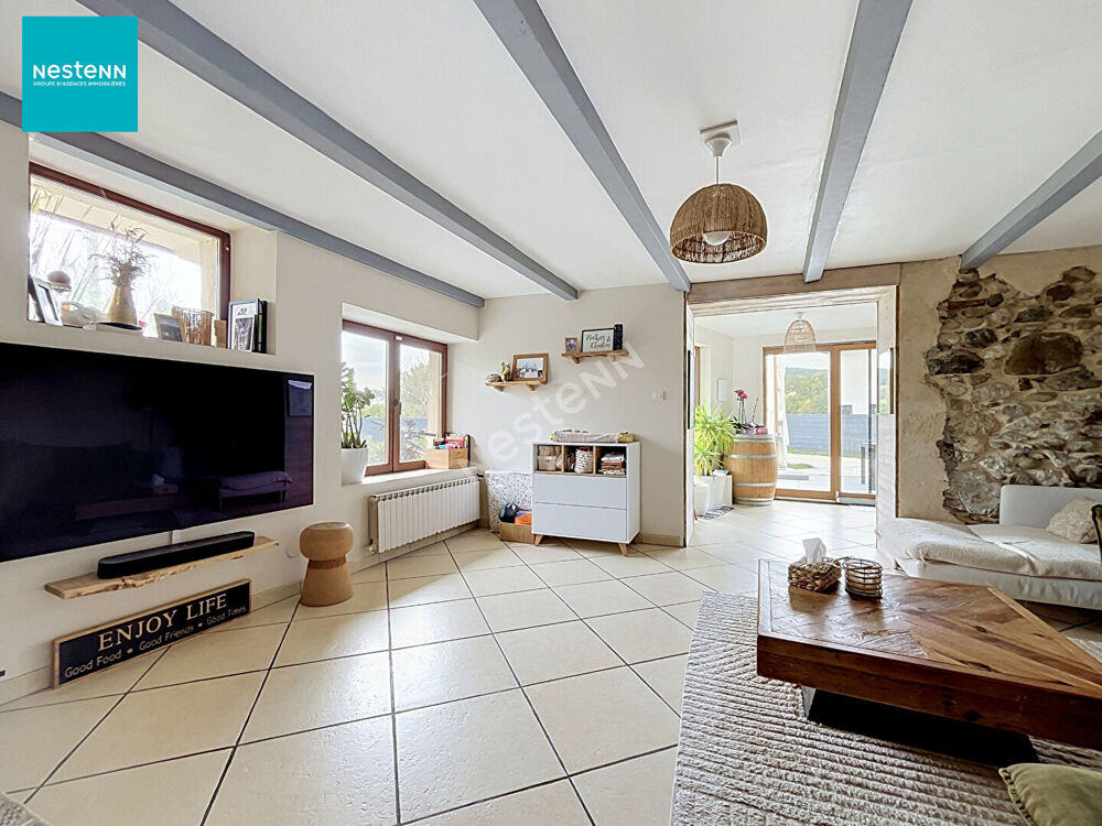 Vente Maison LA BALME DE SILLINGY _ Charmant corps de ferme mitoyen, 6 pièces de 149 m², avec piscine, spacieux jardin, terrasse et place de La balme de sillingy