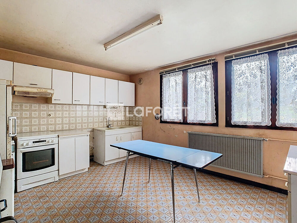 Vente Maison Maison Biesles 6 pièce(s) 175,35 m2 Biesles