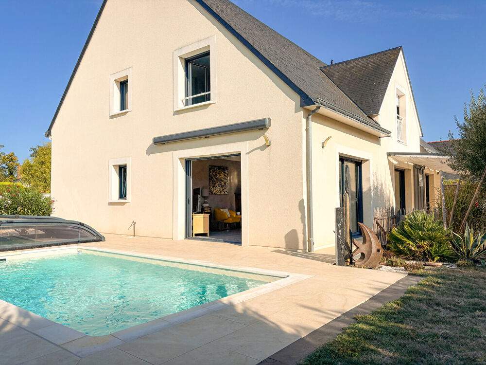 Vente Maison Maison familiale de 197 m² avec piscine et jardin de 980 m² à Bouchemaine. Bouchemaine