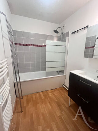  Appartement à louer 3 pièces 83 m²