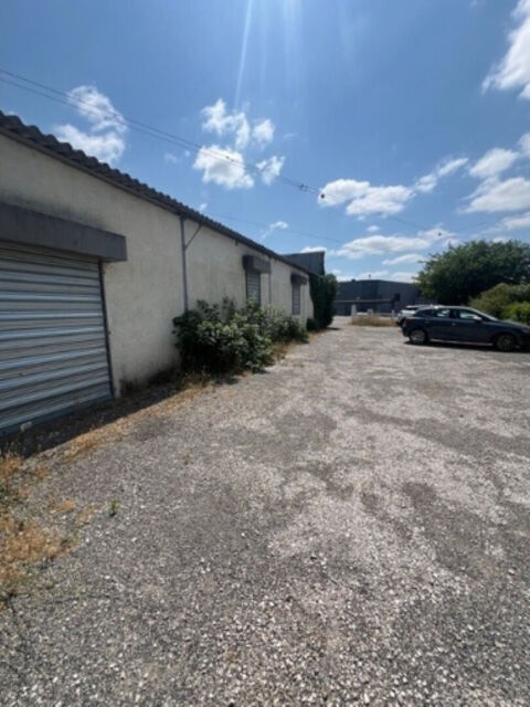   Local commercial à louer devant un hypermarché de Portet sur garonne 