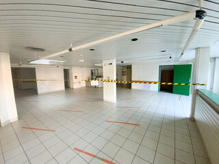  Immeuble � vendre 15 + pi�ces 8067 m�