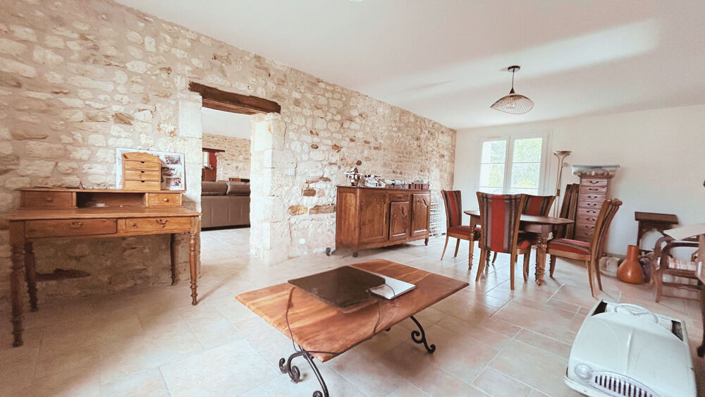 Vente Maison Maison charentaise Meursac 211 m2 au calme non mitoyenne Meursac