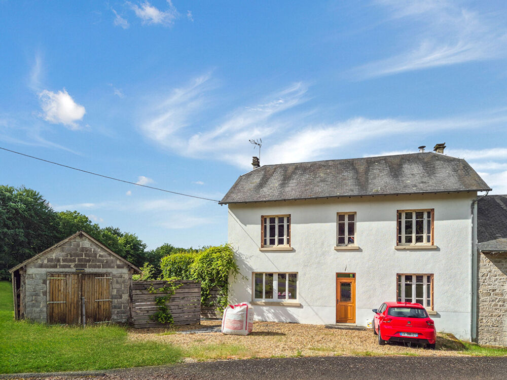 Vente Maison CORRÈZE. Proche d'EYMOUTIERS. Charmante maison en pierre de 3 chambres avec garage, jacuzzi et terrain de 510 m². Magnifique vue Lacelle