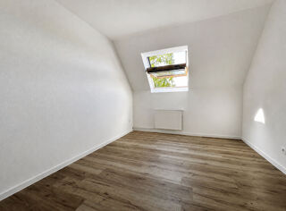  Appartement à louer 5 pièces 102 m²