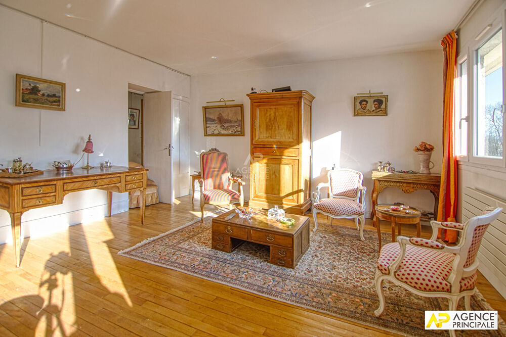 Vente Appartement Versailles Rive-Droite appartement 5 pièces 109.64 m² situé au 4ème étage avec cave et jardin de copropriété Versailles