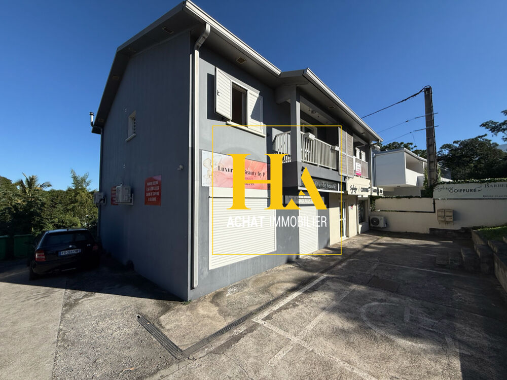 Vente Immeuble Immeuble de rapport 8%brut, 2 T3, 2 locaux commerciaux, Saint Louis 8 pièce(s) 247 m2 Saint louis