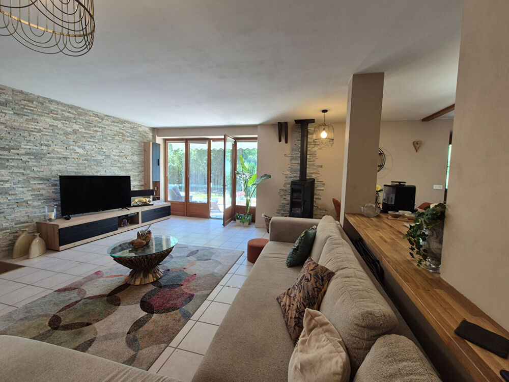 Vente Maison CORRÈZE. PEYRISSAC. Maison en pierre avec 3 chambres, gîte en pierre, garage et jardin de 2 062 m². Peyrissac