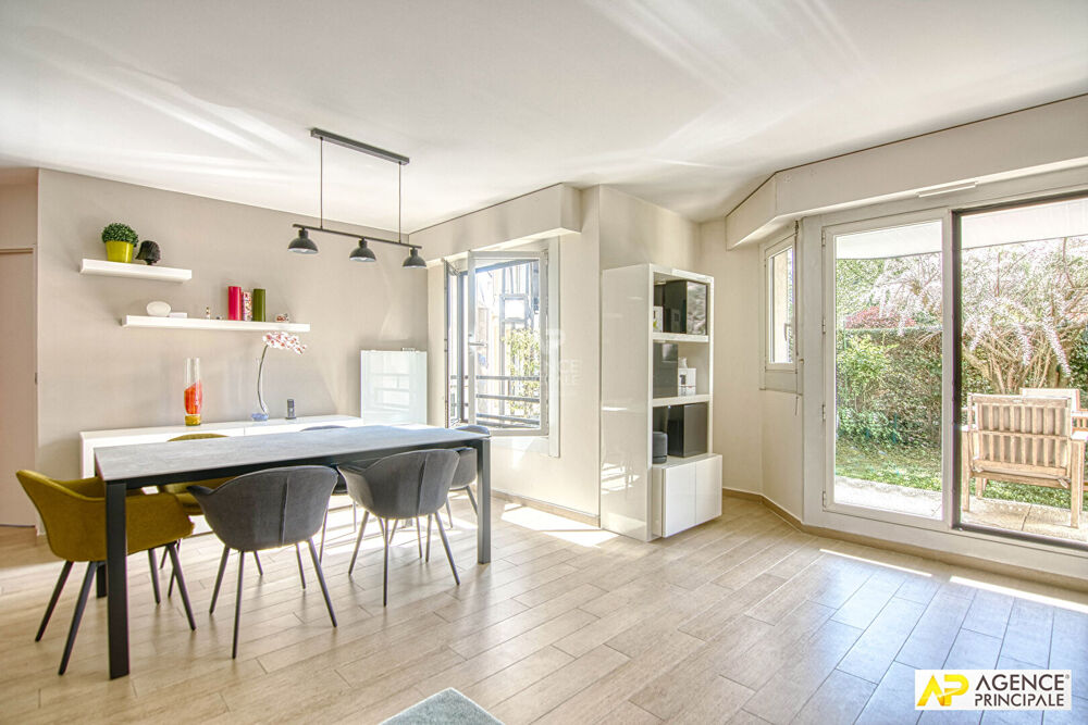 Vente Appartement Versailles Clagny Appartement 5 pièces 117.05 m² carrez en rez-de-jardin avec terrasse privative, cave et parking Versailles