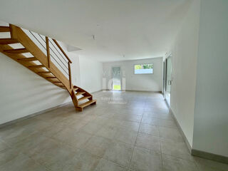  Maison à louer 8 pièces 141 m²