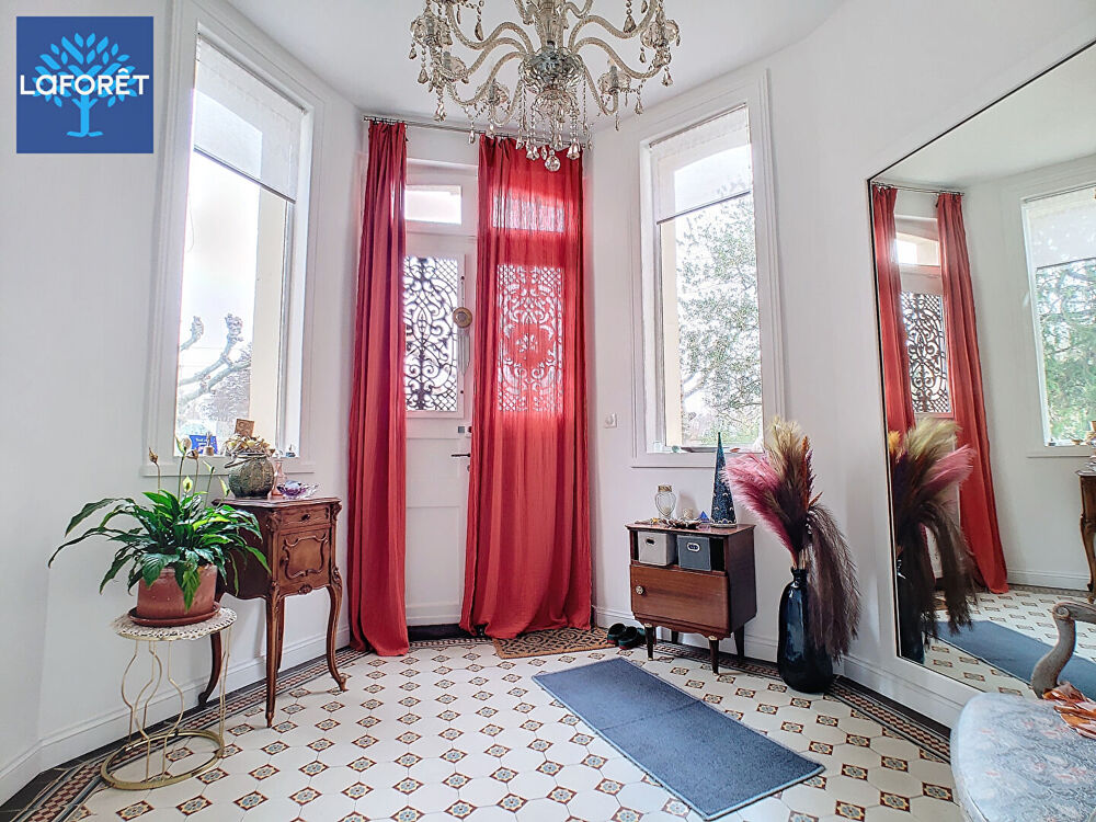 Vente Maison Maison de maître et dépendance de 170 m² Bernay 9 pièce(s) 195 m2 Bernay