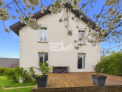   En exclusivit� ? Maison de charme en partie r�nov�e, volumes g�n�reux et prestations de qualit� 