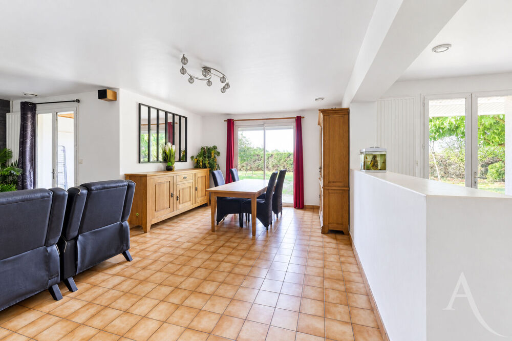 Vente Maison Maison Montréverd 9 pièce(s) 177.87 m2 Montreverd