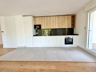  Appartement à louer 5 pièces 117 m²