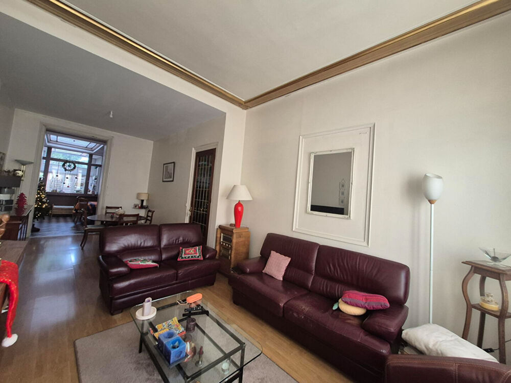 Vente Maison Semi bourgeoise 135m carré , 4 chambres proche du métro et tram Tourcoing
